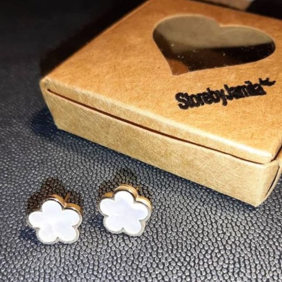 Clover Earring - Picture 1 of 2